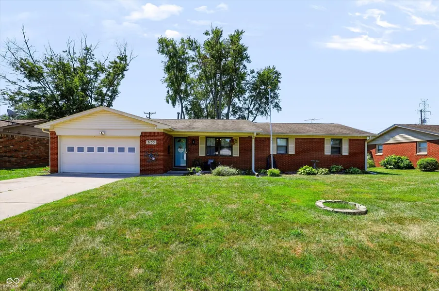 5135 Magnolia DR, Columbus, IN 47203