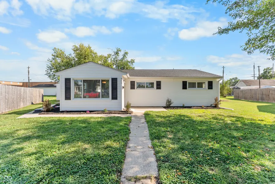 904 Twin Circle DR, Seymour, IN 47274
