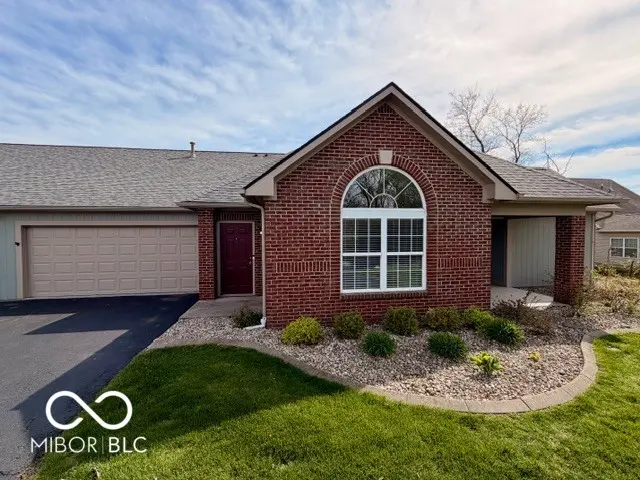 2712 Reflection WAY, Greenwood, IN 46143