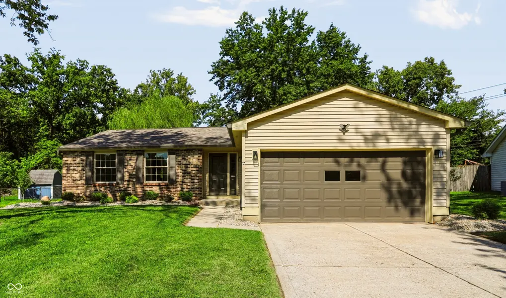 8527 Zephyr DR, Indianapolis, IN 46217