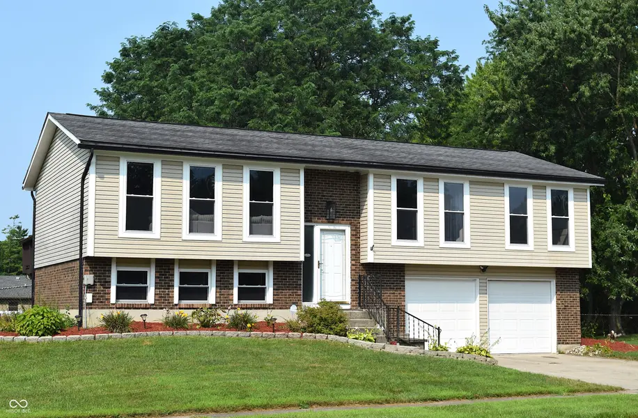 8059 Harvest LN, Indianapolis, IN 46256
