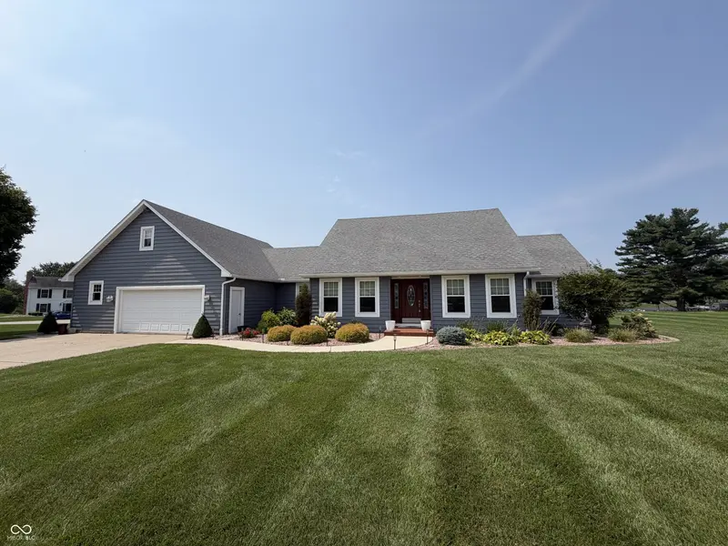 61 Callery Pear DR, Batesville, IN 47006