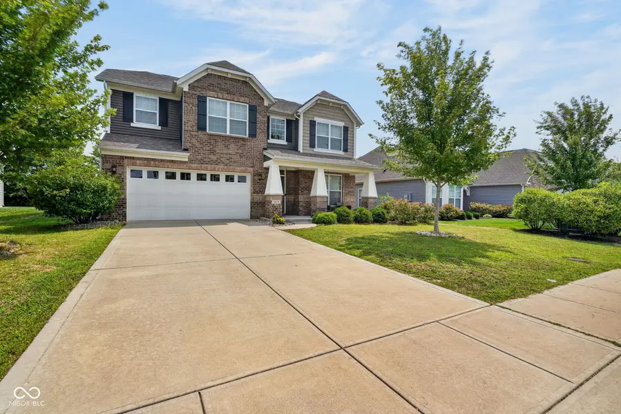 8819 Castleblaney DR, Brownsburg, IN 46112