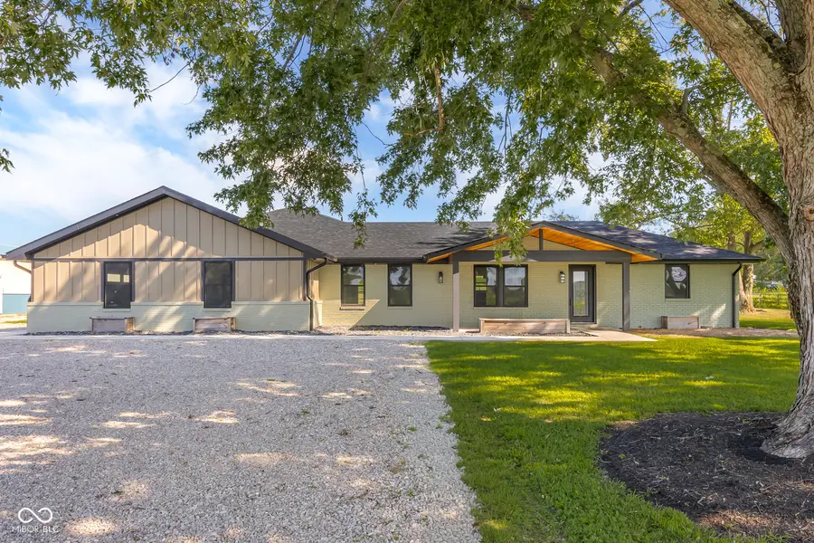 9070 W 450 S, Columbus, IN 47201