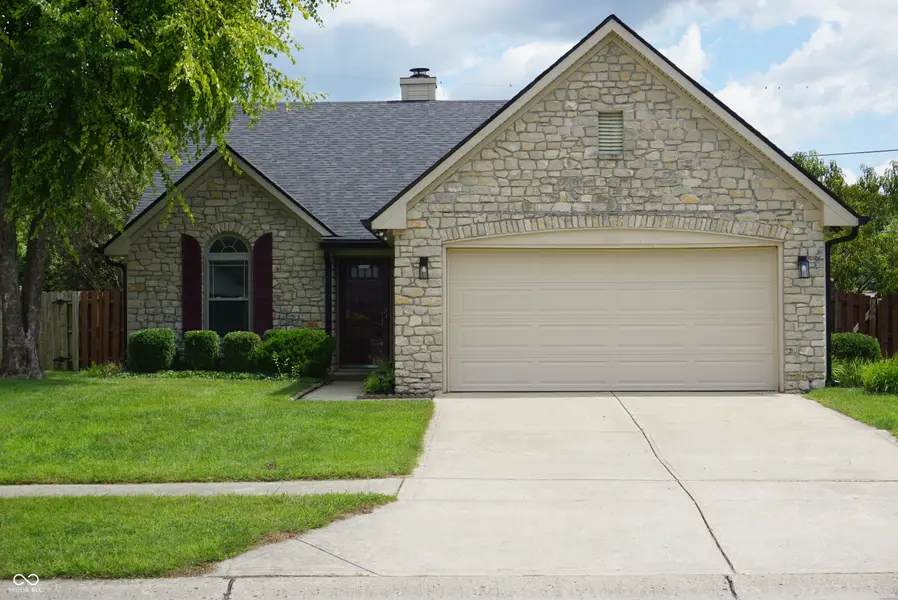 679 Redfox CT S, Greenwood, IN 46142