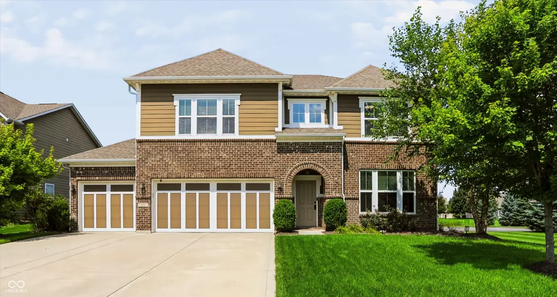 800 Touralosa DR, Westfield, IN 46074