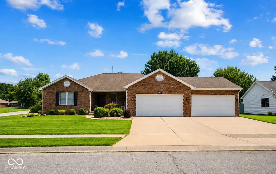 2895 Fox Ridge, Columbus, IN 47203
