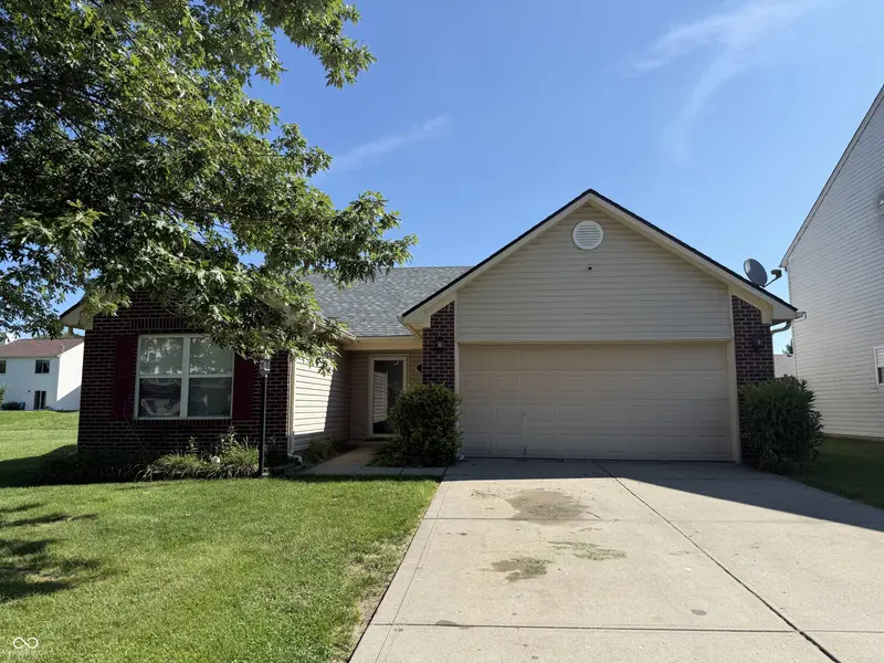 8113 Maple Stream LN, Indianapolis, IN 46217