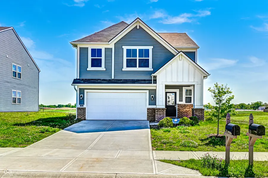 221 Switchgrass LN, Whiteland, IN 46184