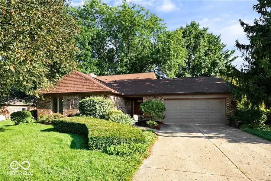 850 W Oakwood DR, Greenwood, IN 46142