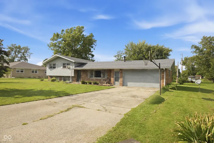 1040 Radio LN, New Castle, IN 47362