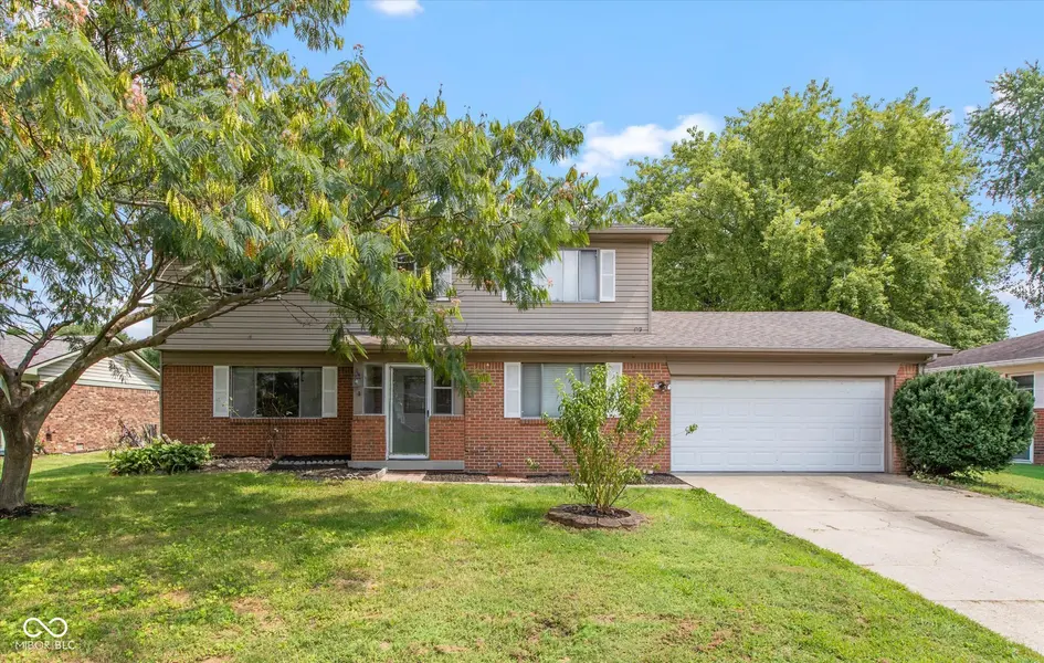 7621 Broadview DR, Indianapolis, IN 46227