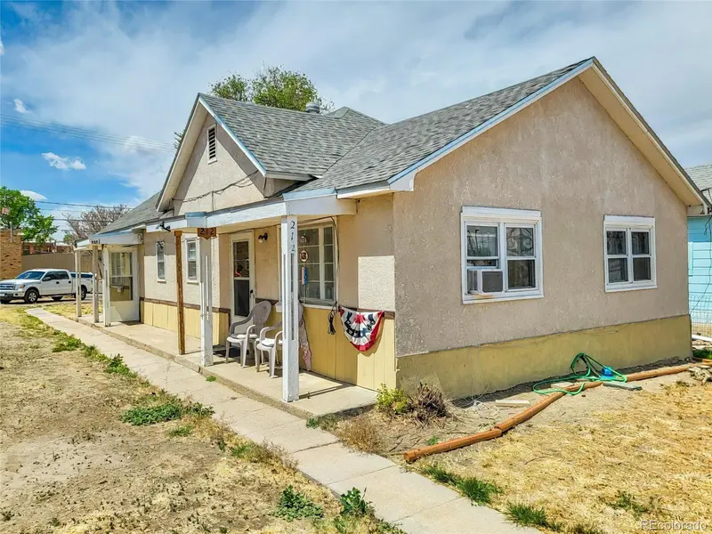 212 Cimarron, La Junta, CO 81050