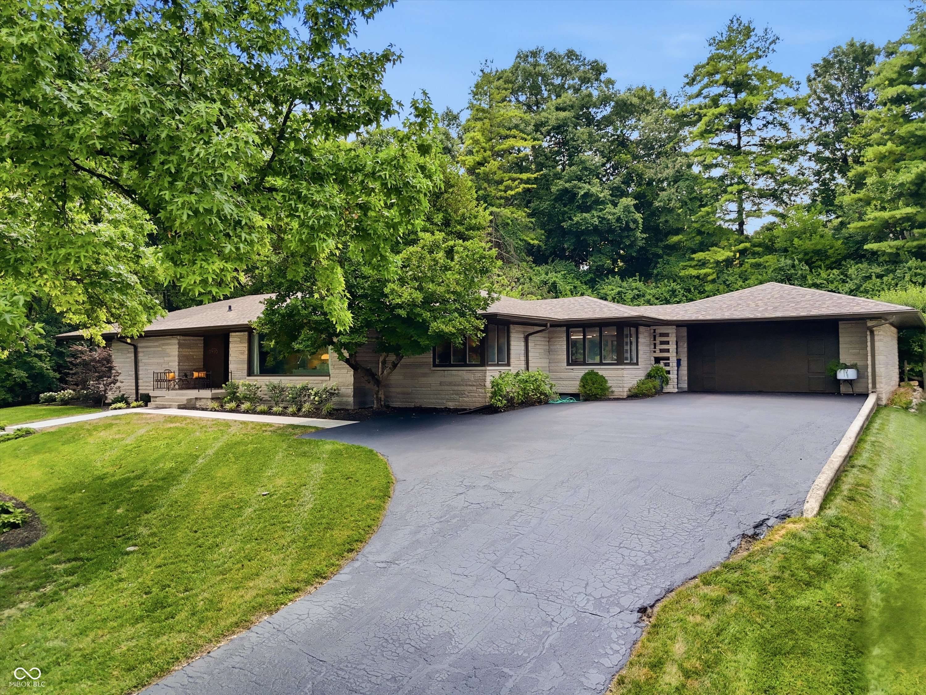 6976 Washington BLVD, Indianapolis, IN 46220