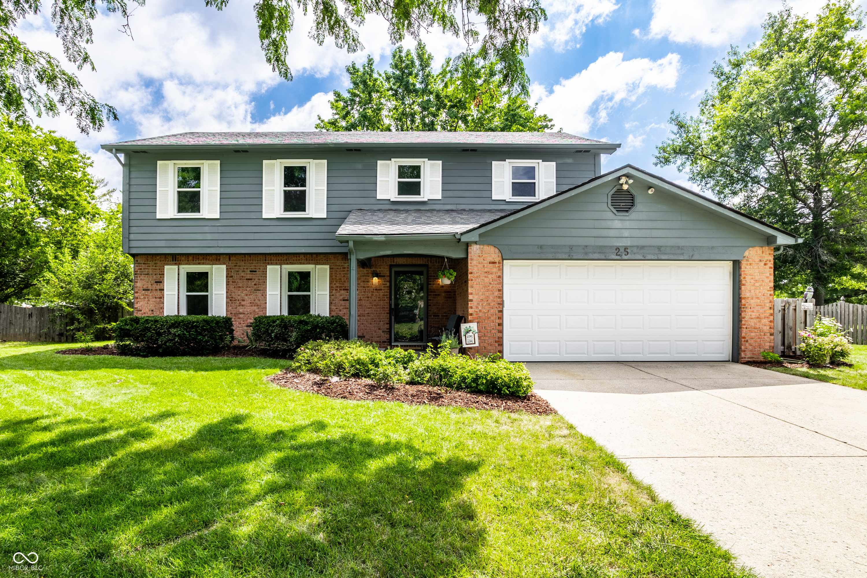25 Village PL, Zionsville, IN 46077