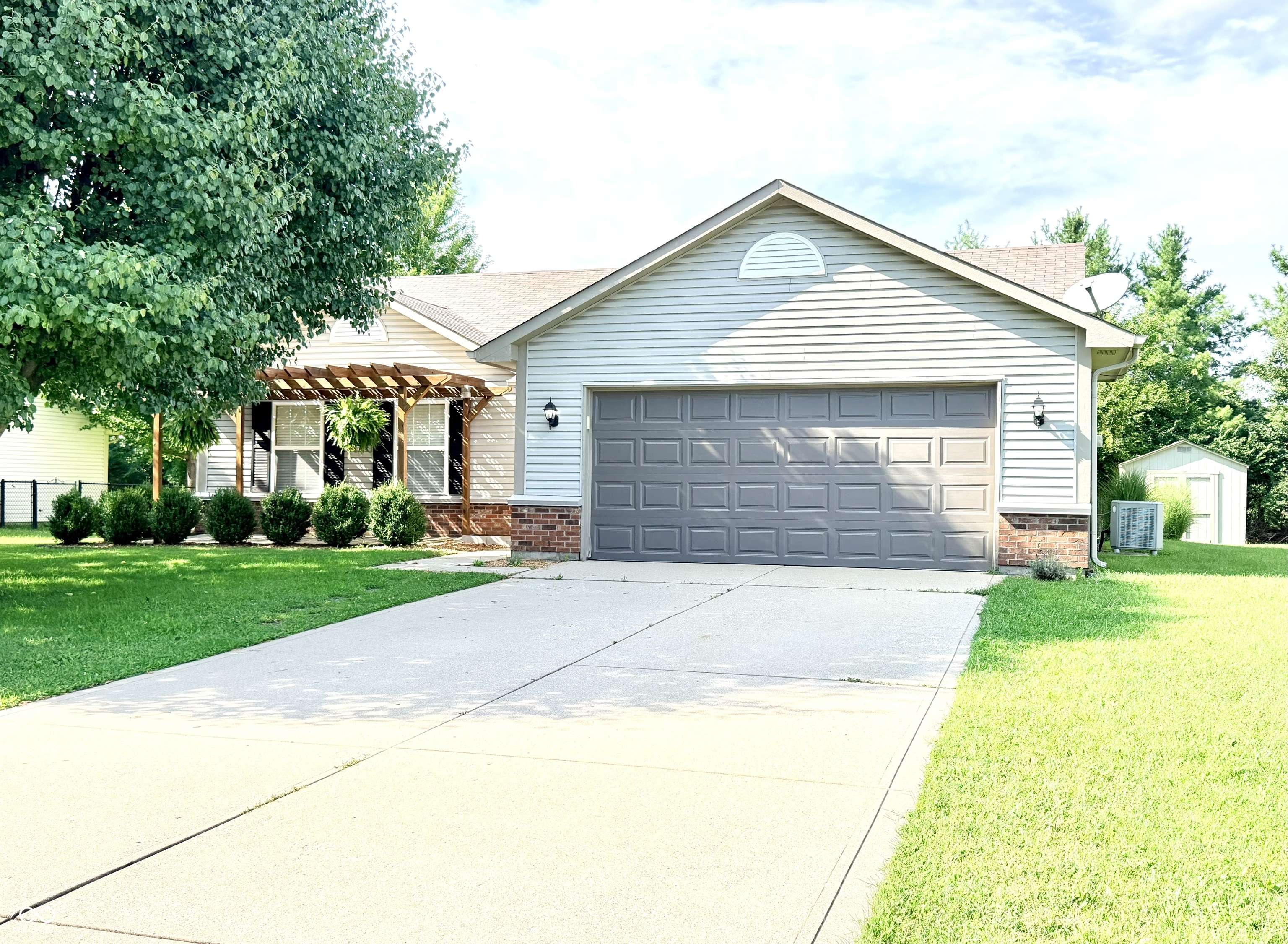 401 E New York ST, Fortville, IN 46040