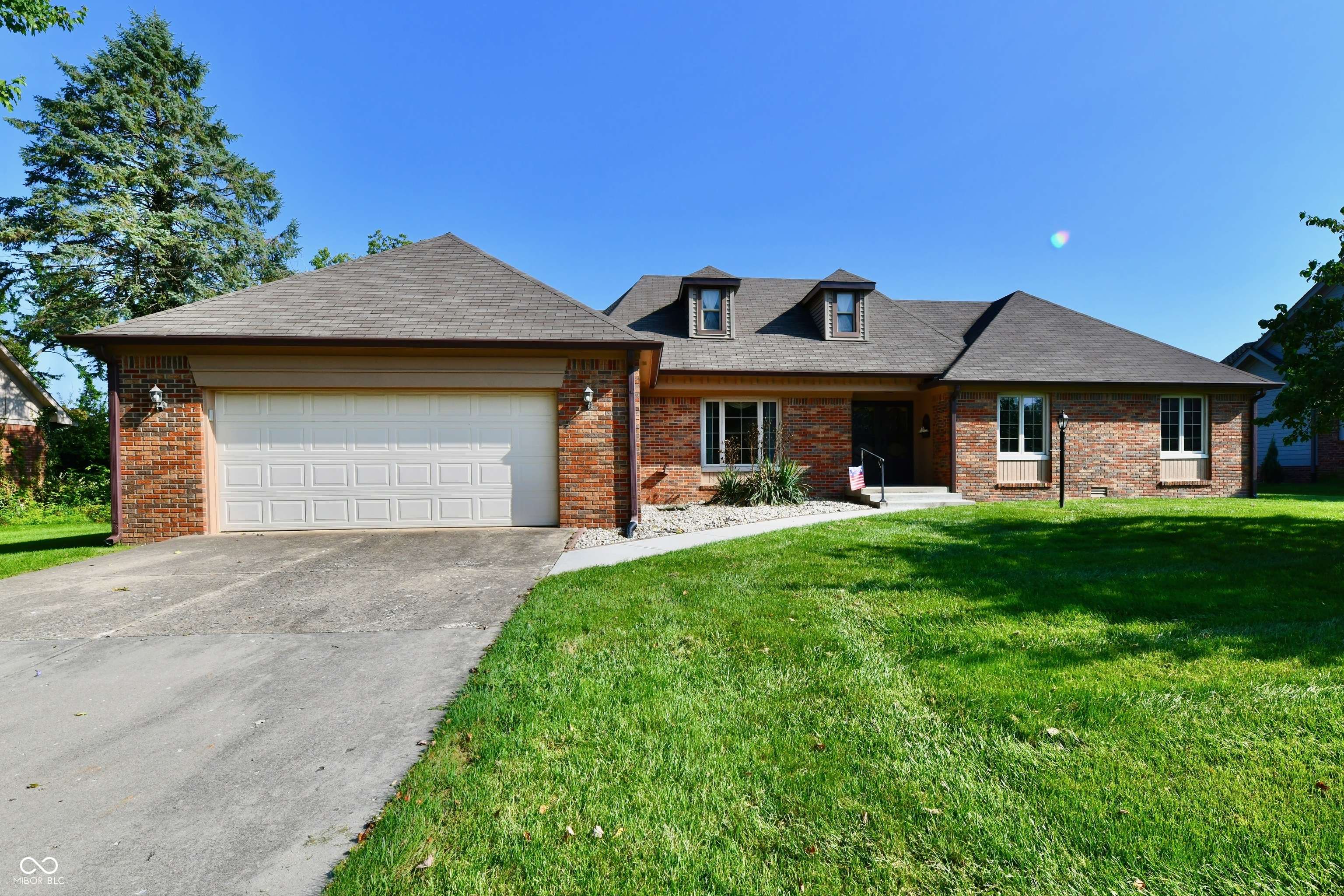 3190 Greensview DR, Greenwood, IN 46143