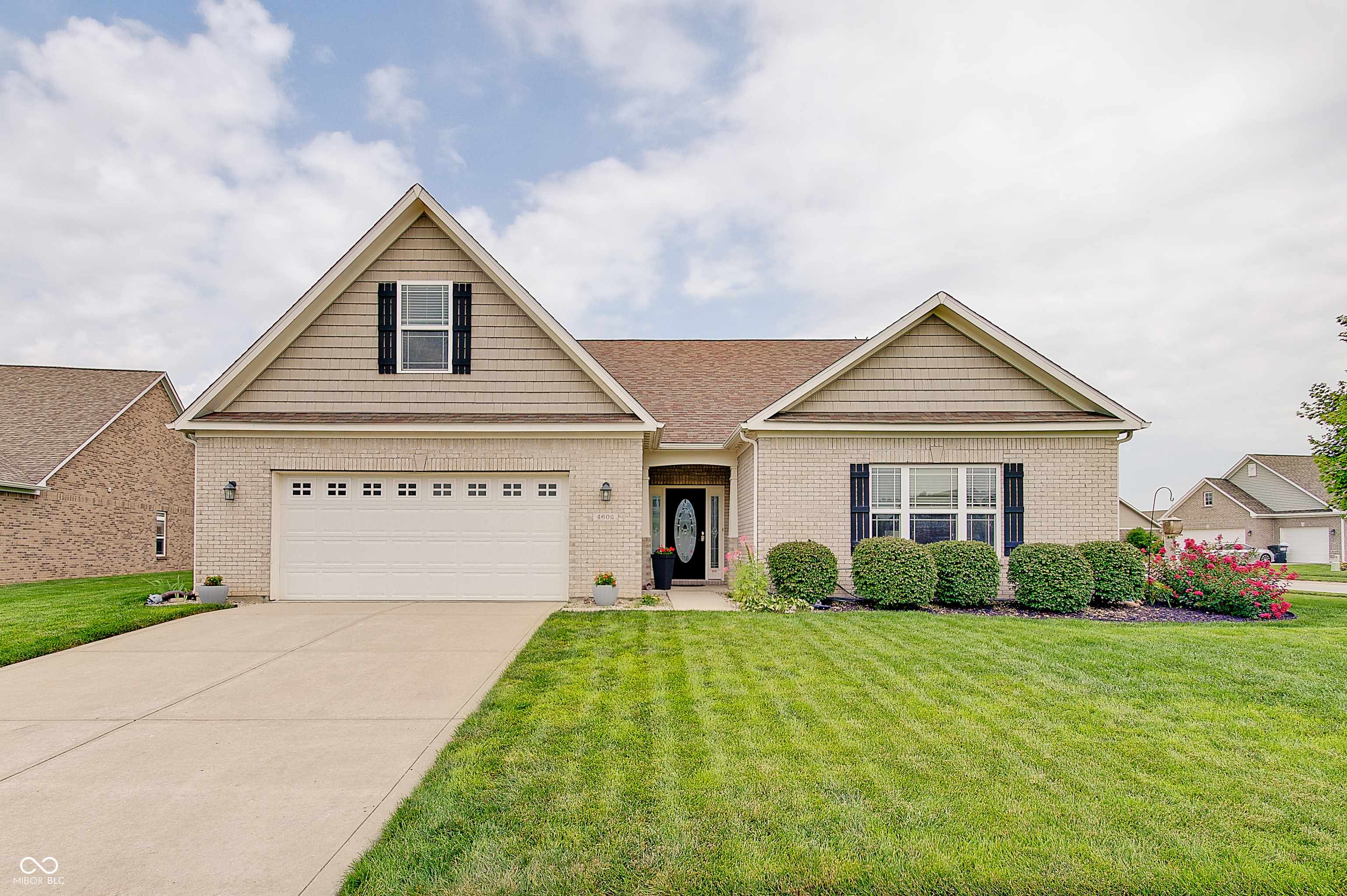 4602 W Dane CT, New Palestine, IN 46163