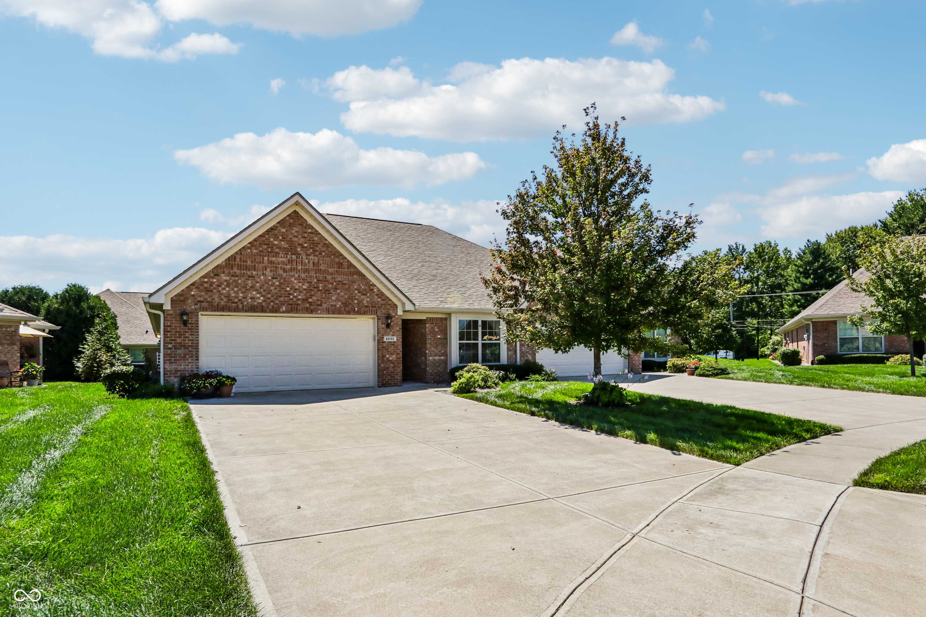 4935 W Harrisburg CT, New Palestine, IN 46163