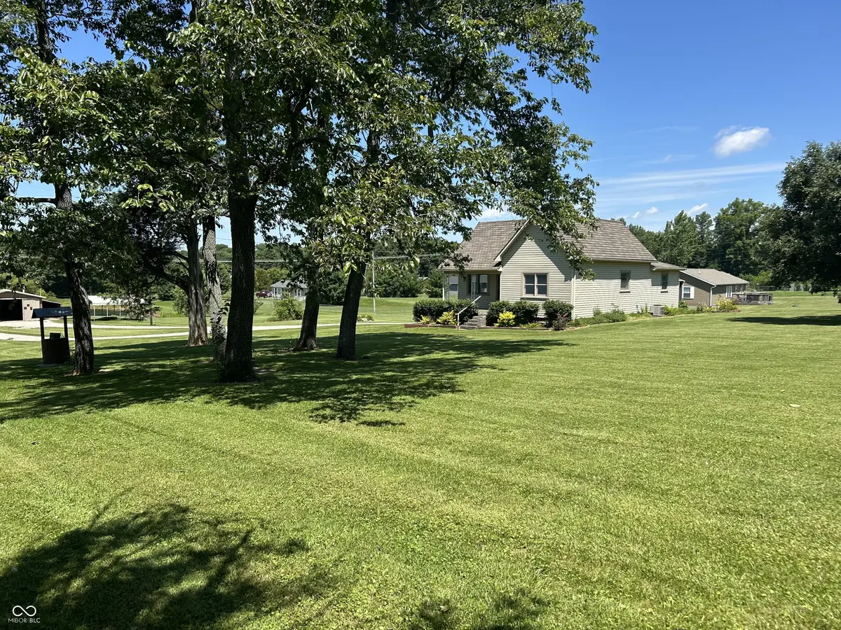 18 Lindsay CT, Spencer, IN 47460