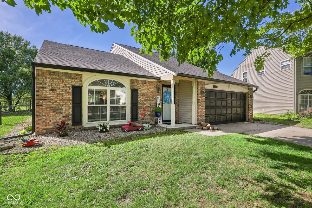 6677 Wimbledon DR, Zionsville, IN 46077