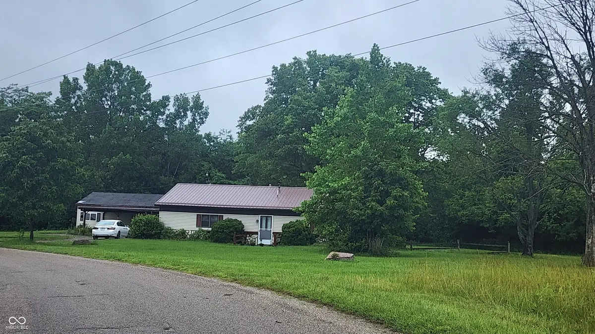 92 E Trestle RD, Veedersburg, IN 47987