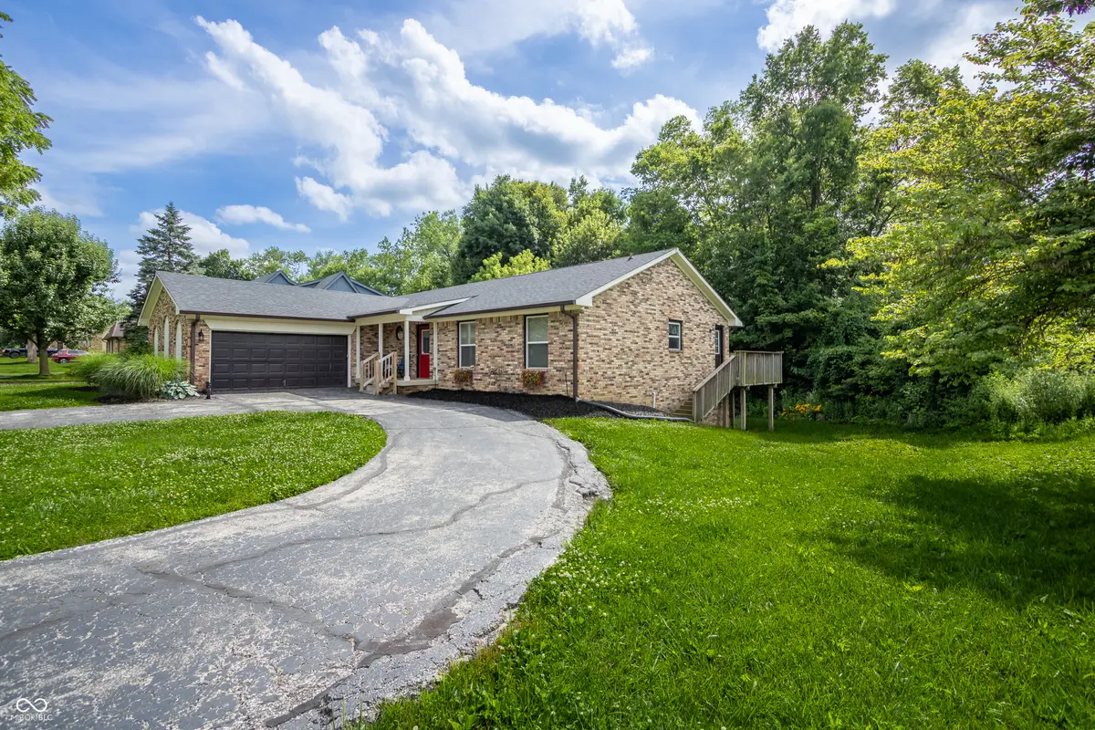 140 Appletree ROW, Greenwood, IN 46142