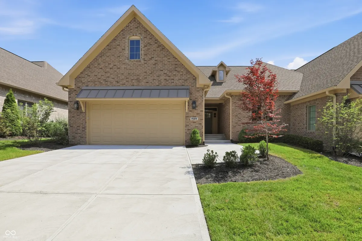 1569 Ashwood CT, Greenwood, IN 46143