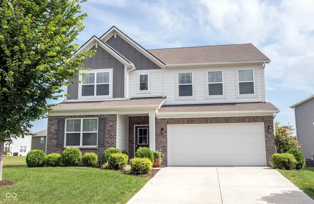 4860 W Safford DR, New Palestine, IN 46163