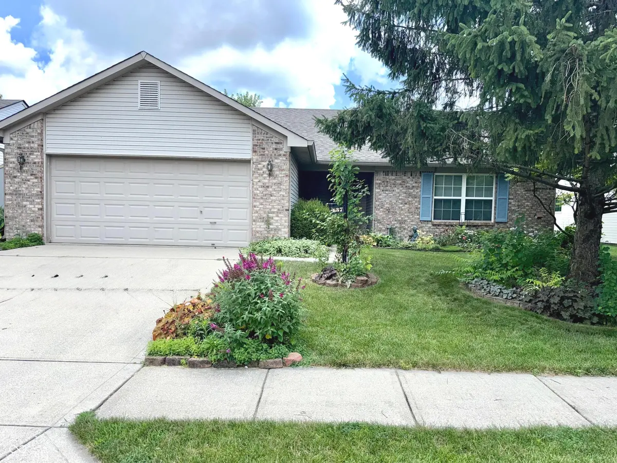 437 E Pine Ridge DR, Westfield, IN 46074