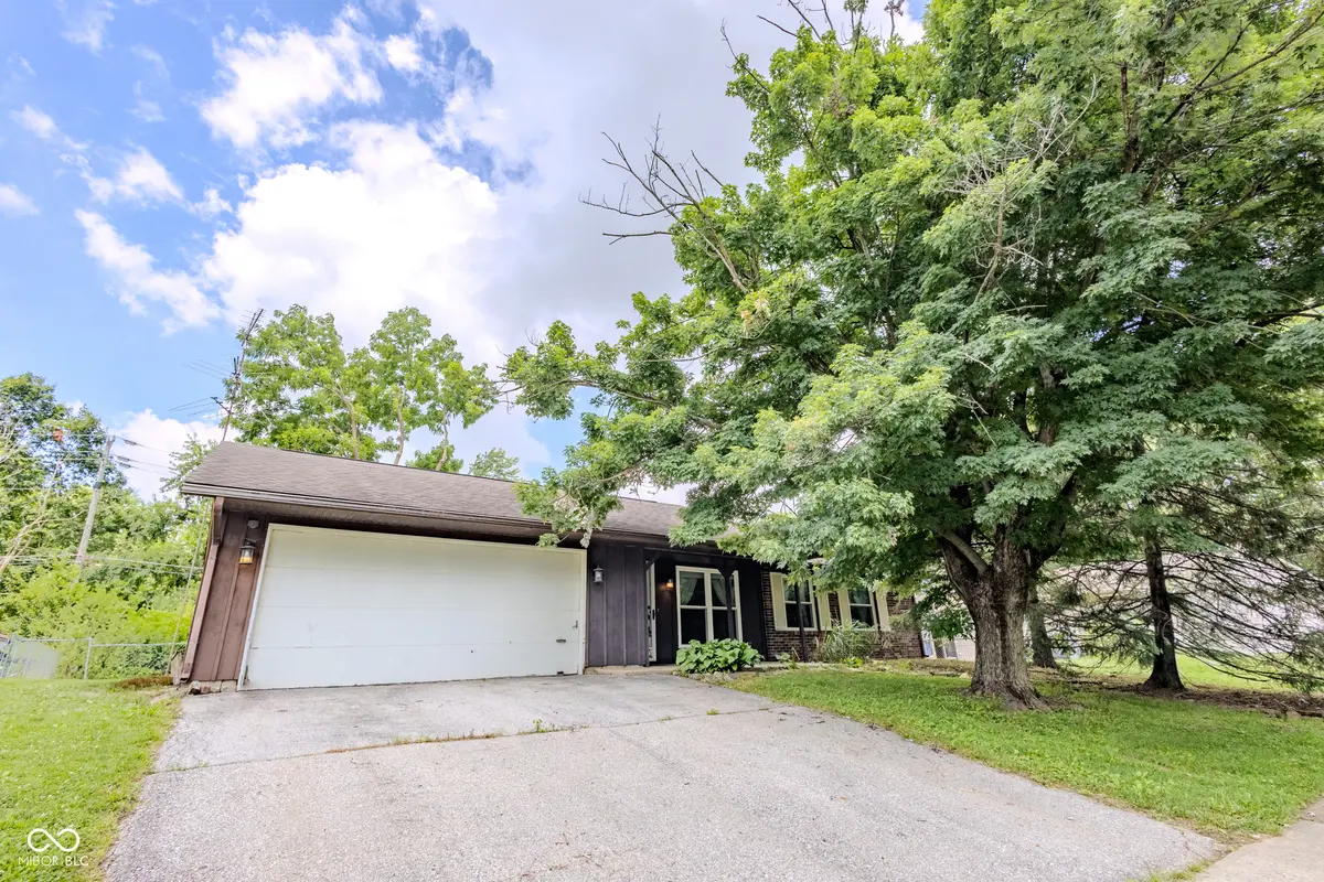 5722 Wheelhorse DR, Indianapolis, IN 46221