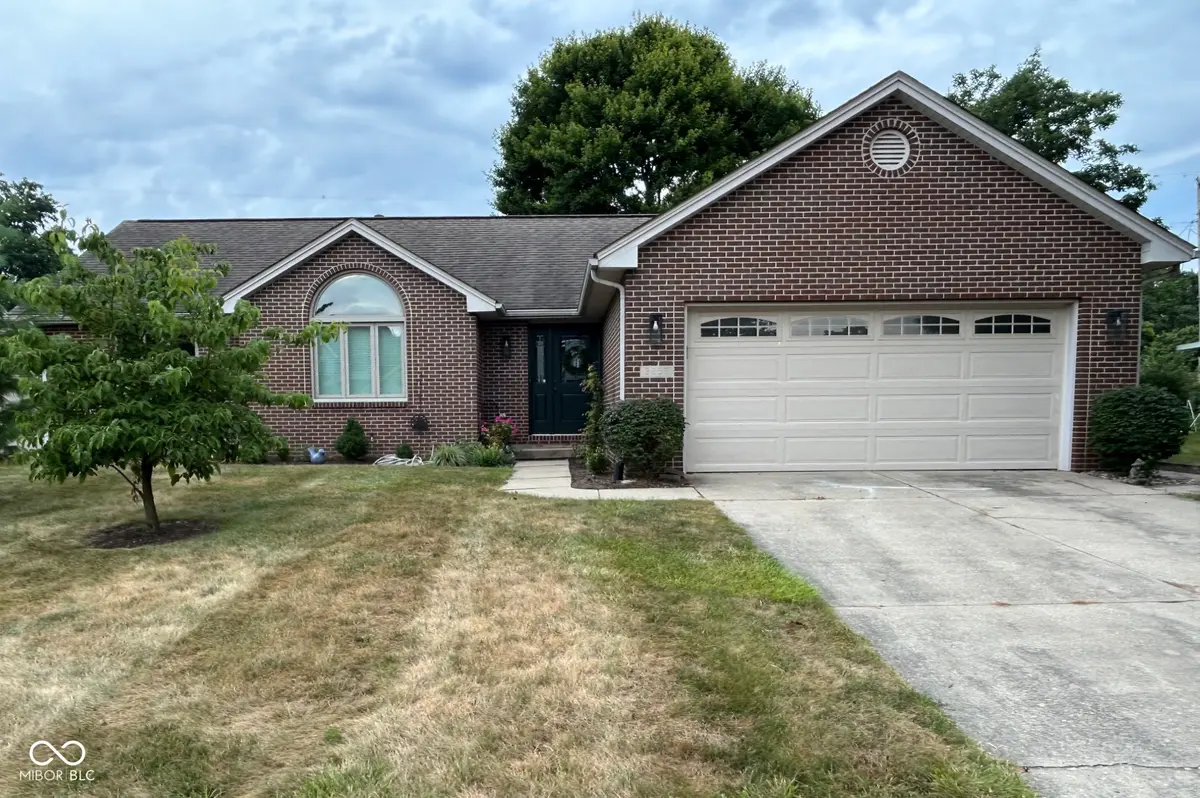 3256 Muriel PL, Columbus, IN 47203