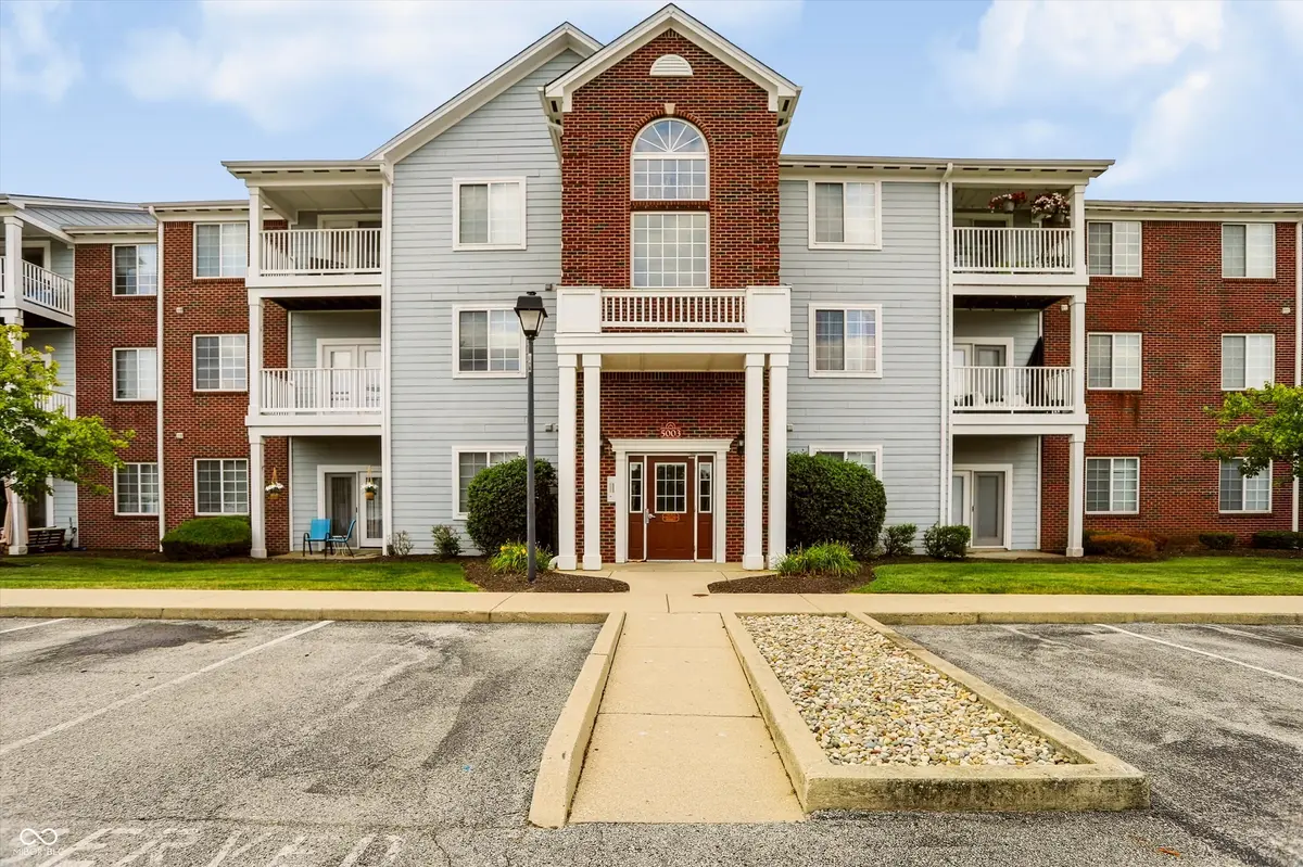 5003 Amber Creek PL #208, Indianapolis, IN 46237