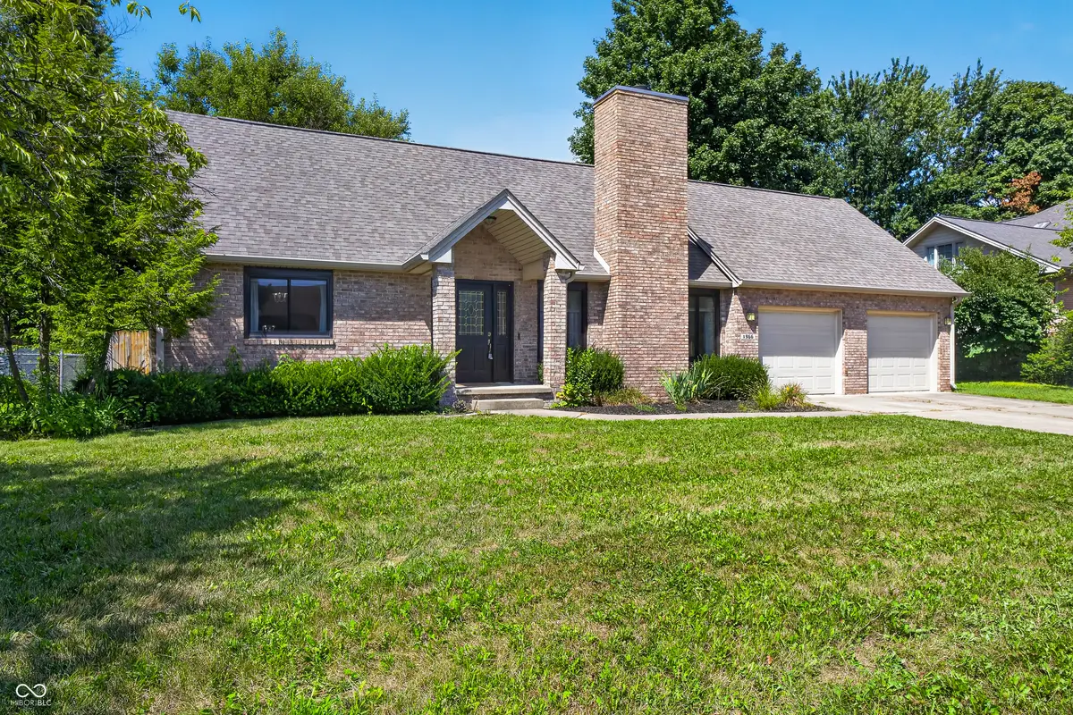 1966 Broadmoor LN, Columbus, IN 47203