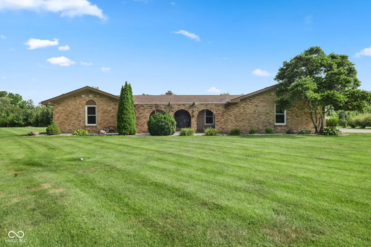 3885 Honey Creek CT, Greenwood, IN 46143