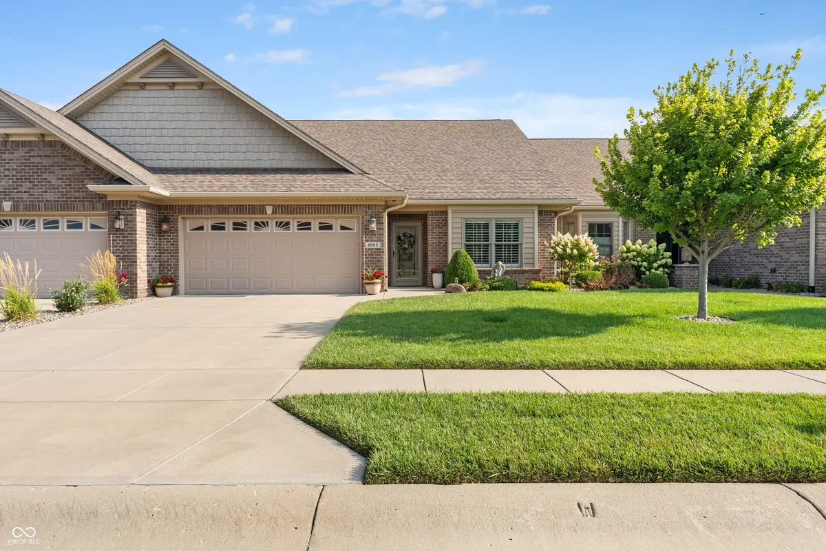 4962 Delray DR, Columbus, IN 47203