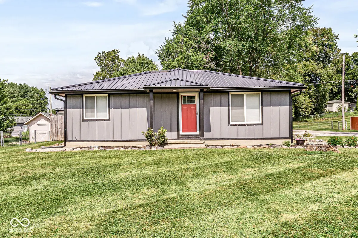 28 S Sugar Creek DR, New Palestine, IN 46163