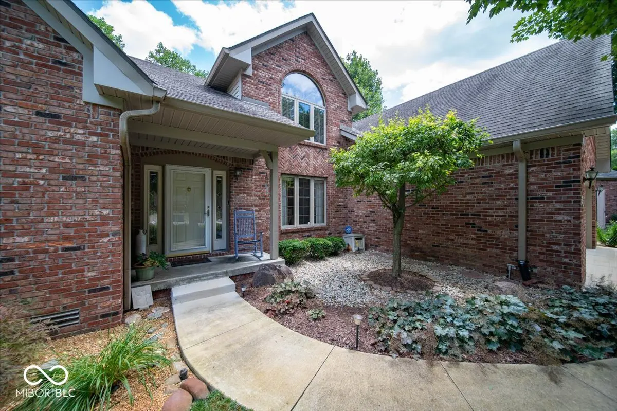 3897 S Woodfield DR S, New Palestine, IN 46163