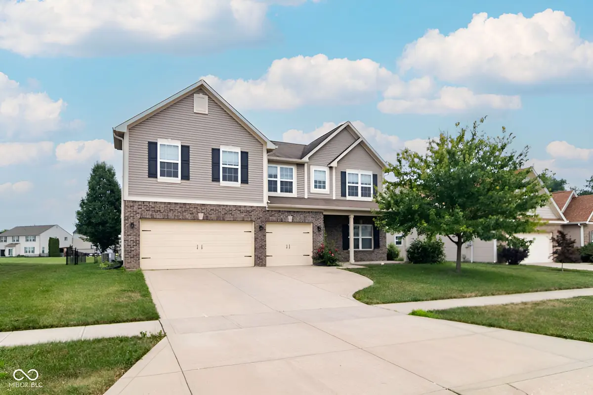 1497 Windborne LN, Greenwood, IN 46143