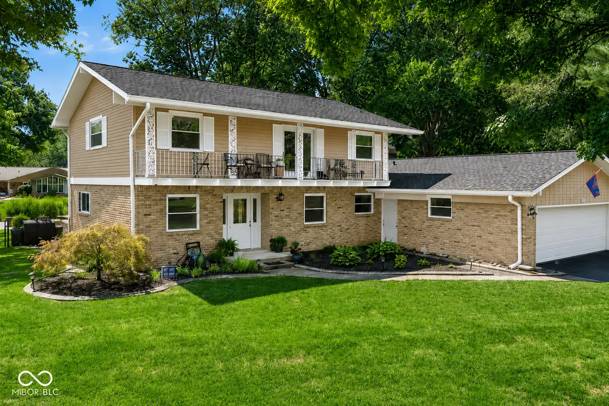 8852 Ridge Hill DR, Indianapolis, IN 46217