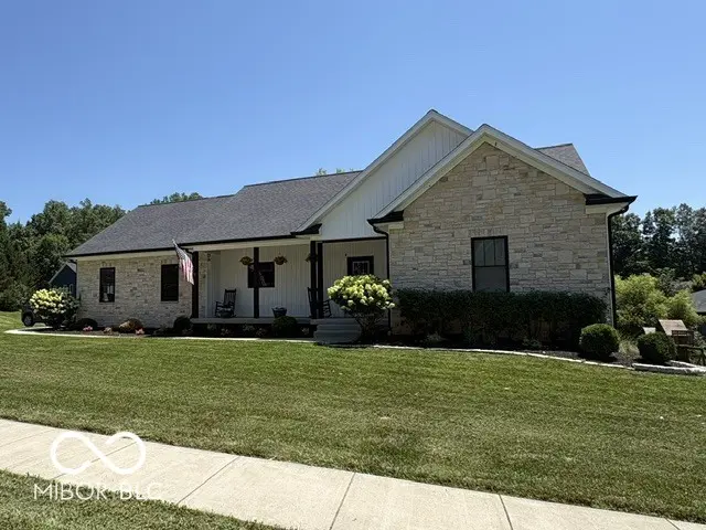860 N Abigail LN, Ellettsville, IN 47429