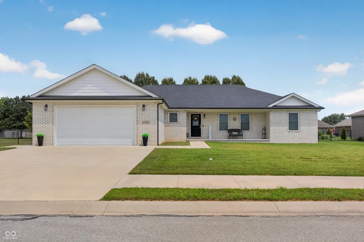1723 Bell Ford DR W, Seymour, IN 47274
