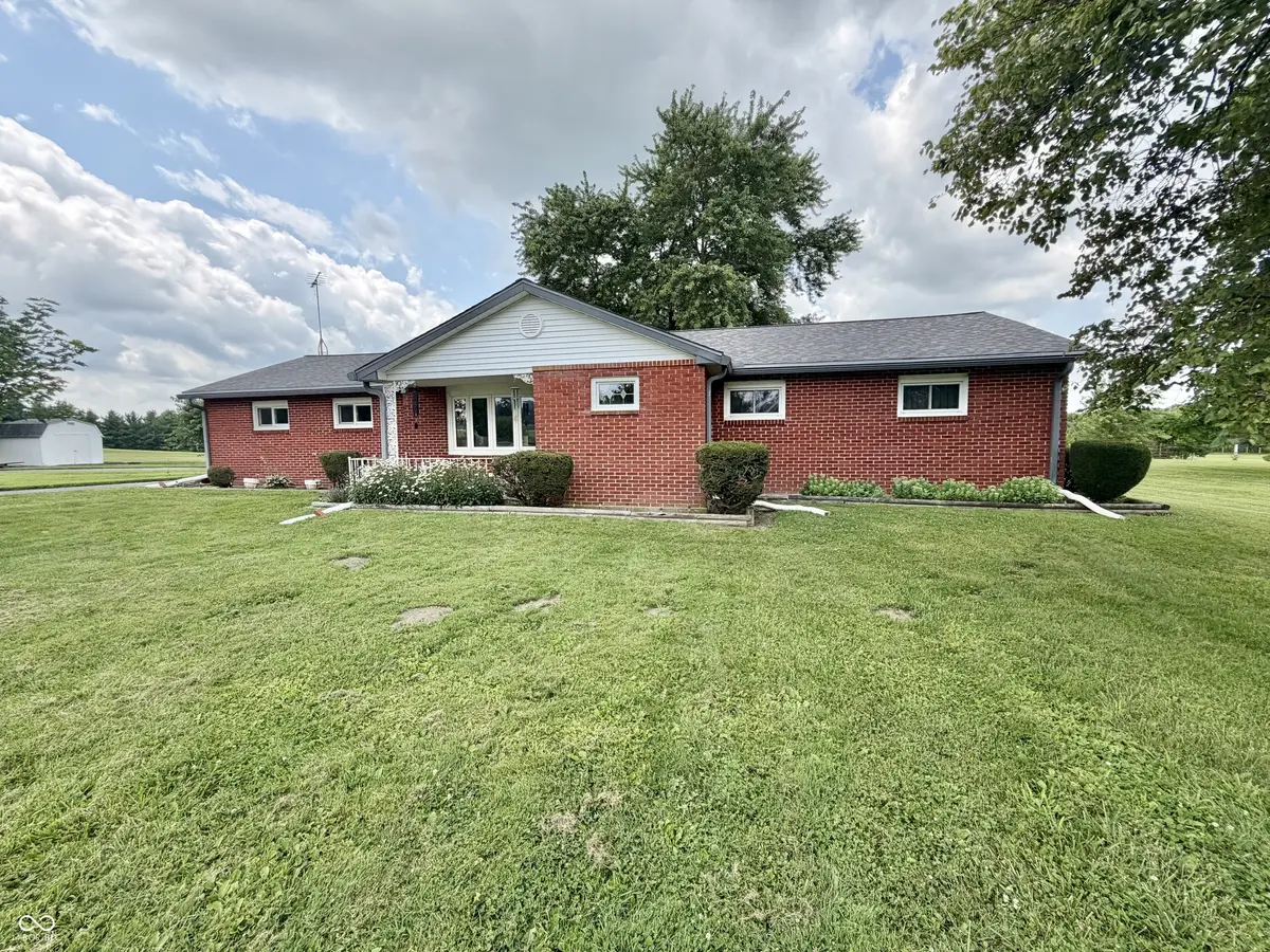9221 S County Road 200 E, Muncie, IN 47302