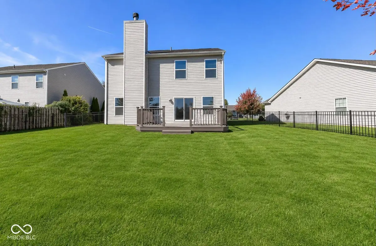 3391 Roundlake LN, Whitestown, IN 46075