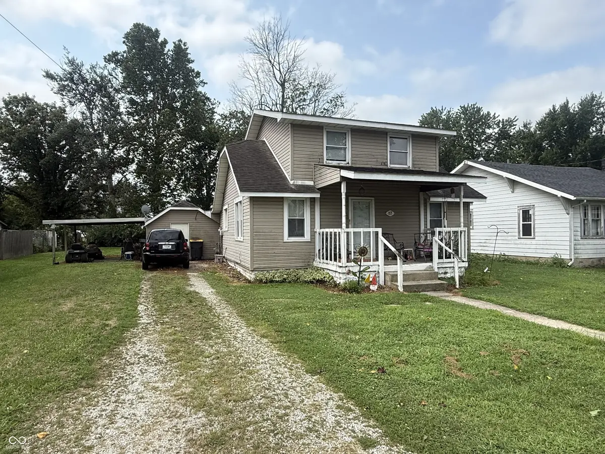 17 W Oak ST, Orestes, IN 46001