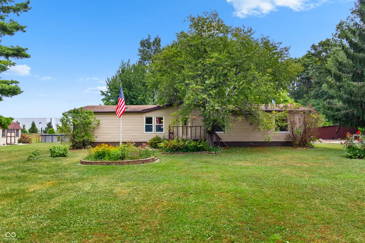 9483 S County Road 100 RD E, Clayton, IN 46118