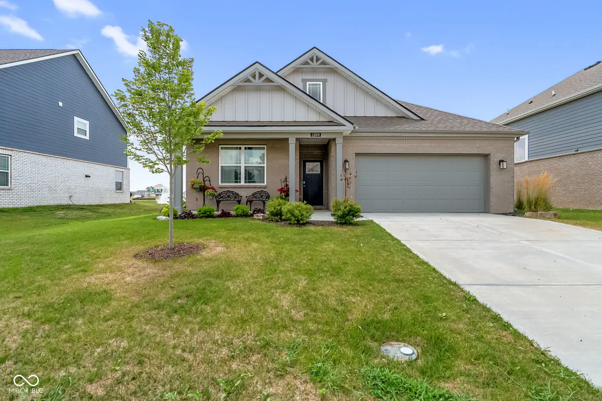 1399 Foxtail LN, Greenwood, IN 46143