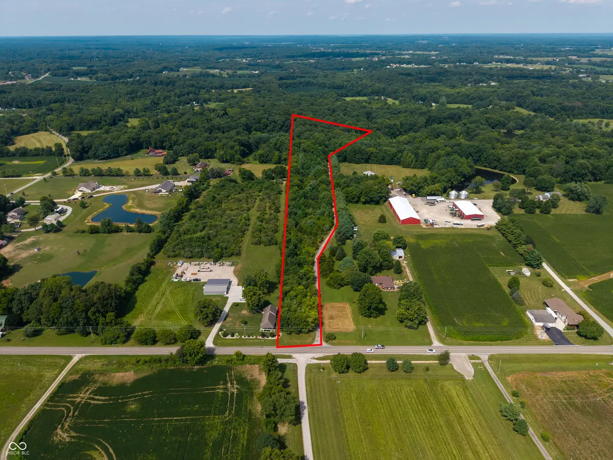 3299-3201 W Bear Claw RD, Trafalgar, IN 46181