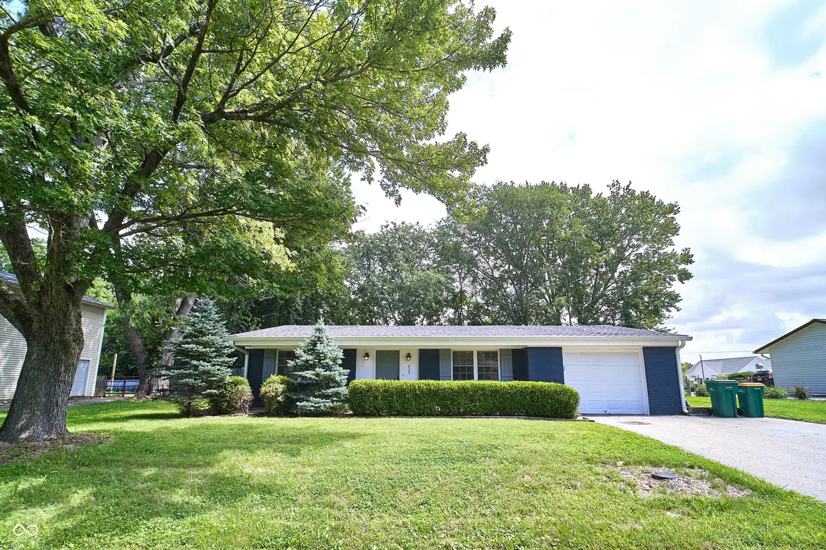 635 Lake View DR, Zionsville, IN 46077