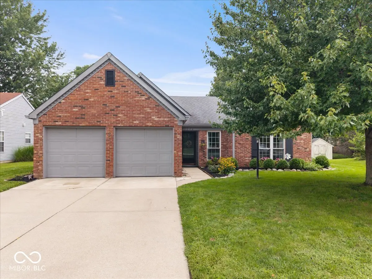 11546 Jamestown DR W, Fishers, IN 46038